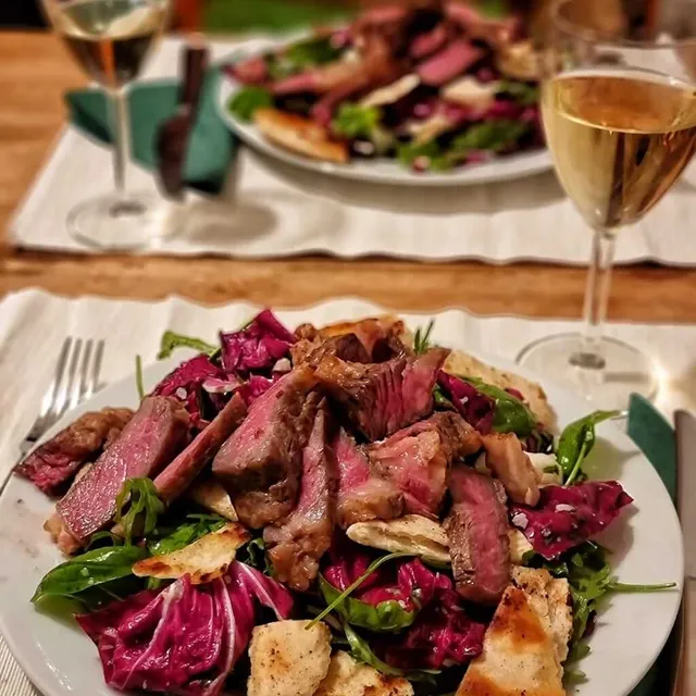 Photo of Beef sirloin and basil salad