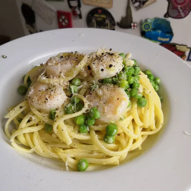 Photo of Quick lemony prawn and pea pasta