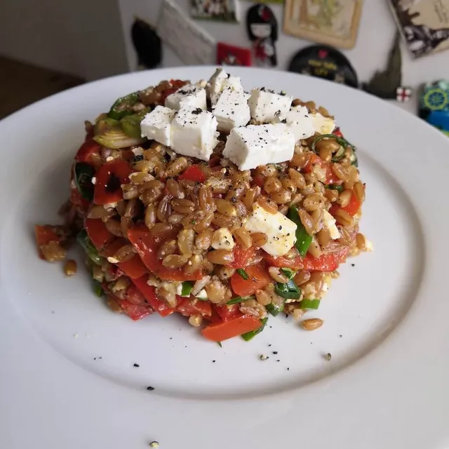 Photo of Farro and roasted red pepper salad