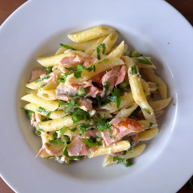 Photo of Pasta with salmon, frozen peas and wine-based sauce